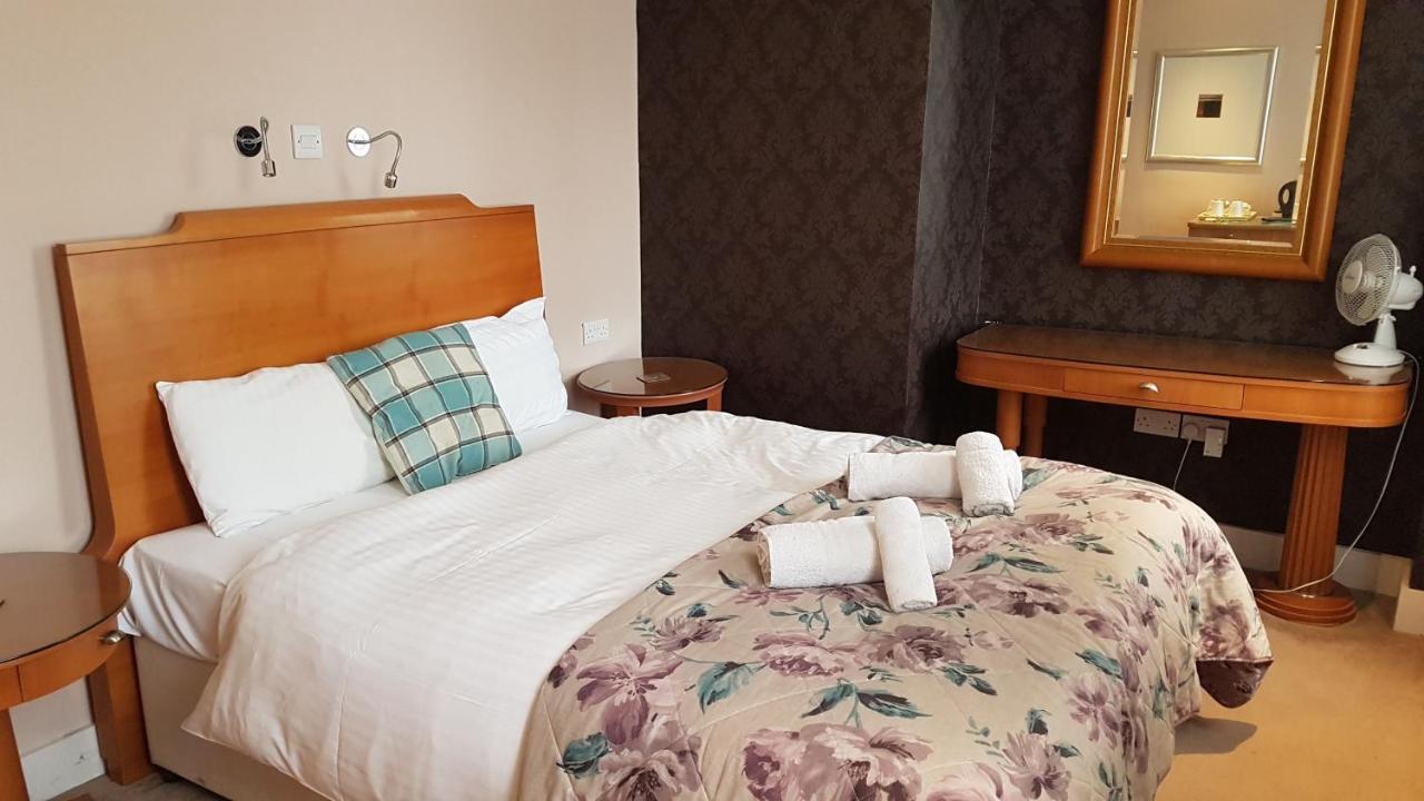 The Antelope At Upavon Hotel Exterior foto