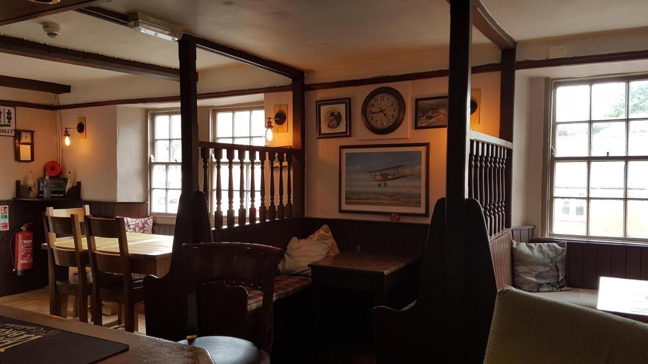 The Antelope At Upavon Hotel Exterior foto